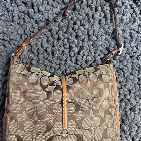 Coach Hampton Clip Signature Classic Shoulder Bag - Picture 3 of 14